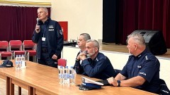 Debata o bezpieczeństwie mieszkańców gminy Stare Pole z udziałem Komendanta Powiatowego Policji.
