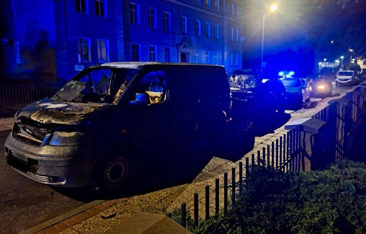 Pożar trzech samochodów na ul. Kraszewskiego w Malborku.