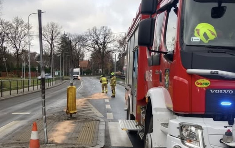 Plamy oleju na jezdni, pożary i wypadek drogowy – tygodniowy raport malborskich służb mundurowych.