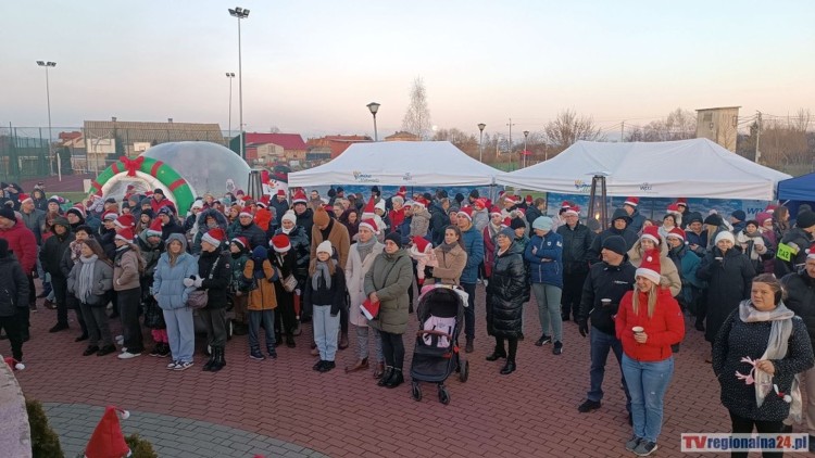 Świąteczne Spotkanie Mieszkańców w Miłoradzu – magia, muzyka i wspólne świętowanie.
