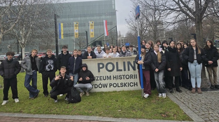 Wyjście z klasą - uczniowie Technikum nr 3 poznawali kulturę i historię w Warszawie.