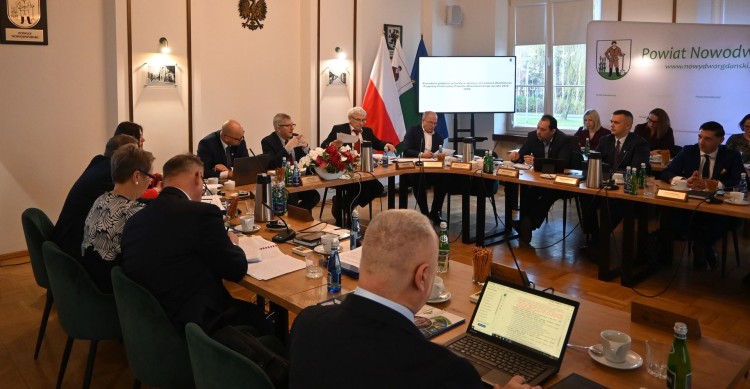 Radni powiatu nowodworskiego uchwalili budżet na 2026 rok.