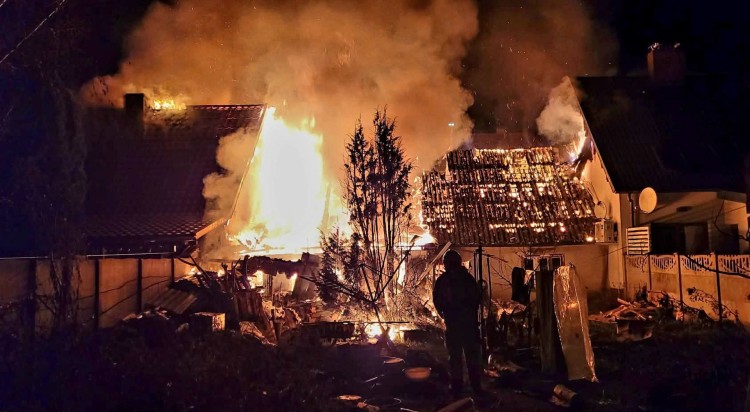 Pożar budynków w Nowym Stawie, przewrócona latarnia i drzewa na drodze – tygodniowy raport malborskich służb mundurowych.