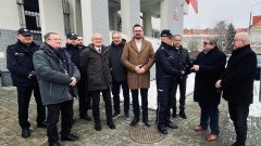 Dwa nowe radiowozy dla malborskiej policji dzięki wsparciu samorządów i KGP.