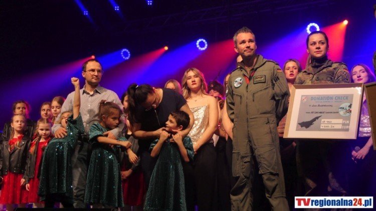 Muzyka, która daje nadzieję. „Balbiny i ich goście – Artyści dla Zosi” poruszyli Malbork. Zobacz wideo i fotorelacja.