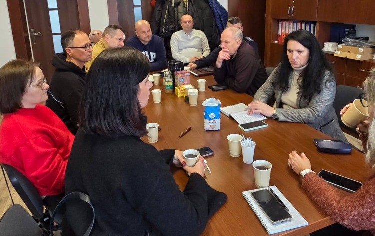 Nadzwyczajne posiedzenie Powiatowego Zespołu Kryzysowego po pożarze Domu dla Dzieci w Nowym Dworze Gdańskim.