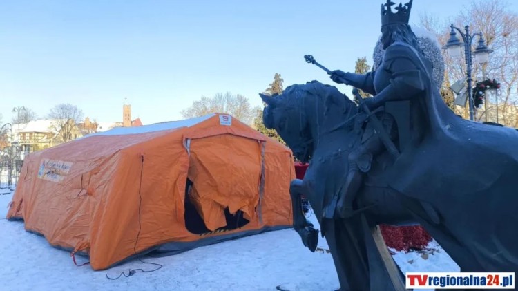 Bezpieczne zimowe dni w Malborku dzięki służbom i wolontariuszom.