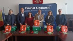 Defibrylatory AED trafiły do jednostek powiatu malborskiego.