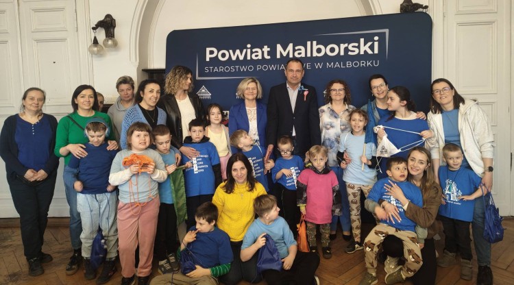 Podopieczni SORW dla Dzieci i Młodzieży z Autyzmem odwiedzili Starostwo Powiatowe w Malborku.