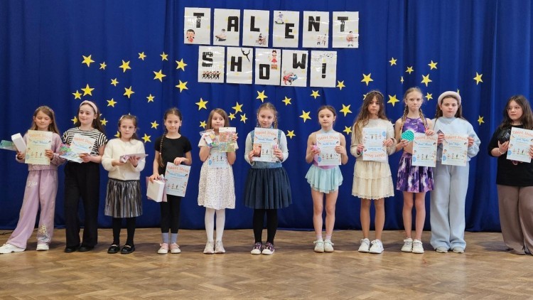 Talent Show w Szkole Podstawowej w Nowej Wsi Malborskiej – najmłodsi uczniowie zachwycili swoimi talentami.