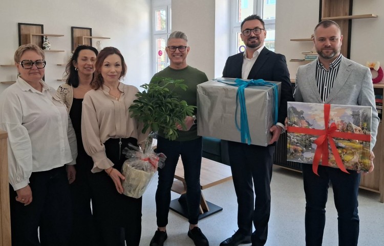 Delegacja z gminy Miłoradz z odwiedzinami w Klubie Seniora w Malborku. Wymiana doświadczeń i zaproszenie na wyjątkową Senioriadę.