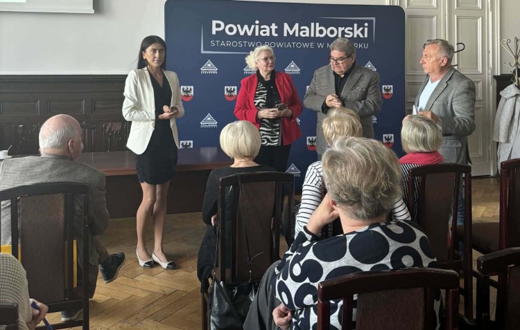 Seniorzy poznawali swoje prawa spadkowe. Kolejne szkolenie w Starostwie Powiatowym w Malborku.