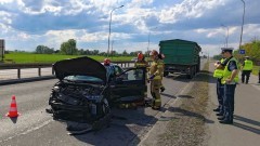 Kolizja na DK22 w Malborku. Osobówka zderzyła się z ciężarówką i ciągnikiem rolniczym.
