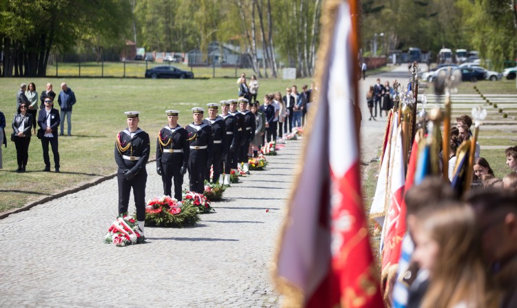 81. rocznica zakończenia II wojny światowej i historii obozu Stutthof. Uroczystości upamiętniające w Sztutowie.