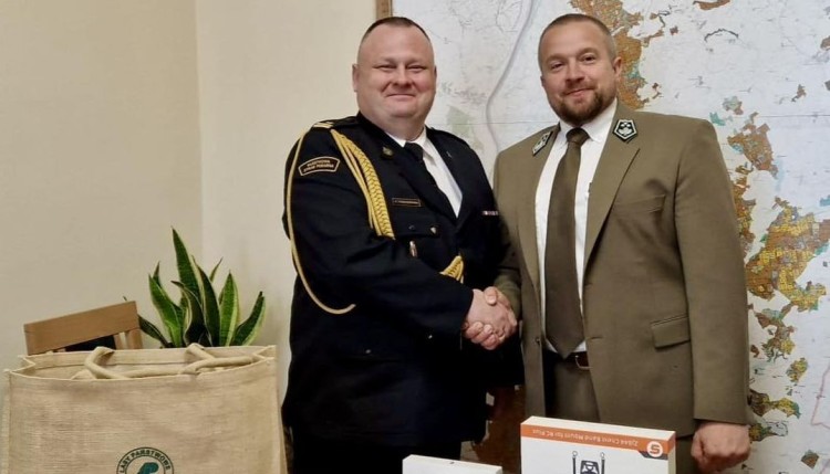 Nowe doposażenie do drona – Nadleśnictwo Kwidzyn wsparło strażaków z Malborka.