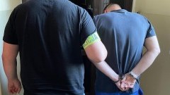 Policjanci zabezpieczyli narkotyki i gotówkę. Dwóch mężczyzn z zarzutami