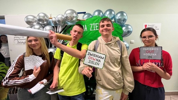 Papieros OUT, Roślina IN – profilaktyczna akcja w Technikum nr 3 w Malborku promowała zdrowy styl życia.