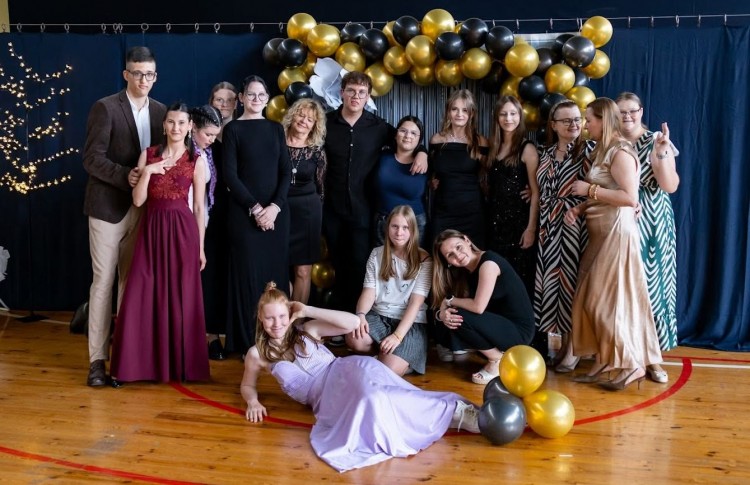 Pierwszy Bal Absolwenta w historii SOSW w Malborku. Był polonez, elegancja i wzruszające wspomnienia