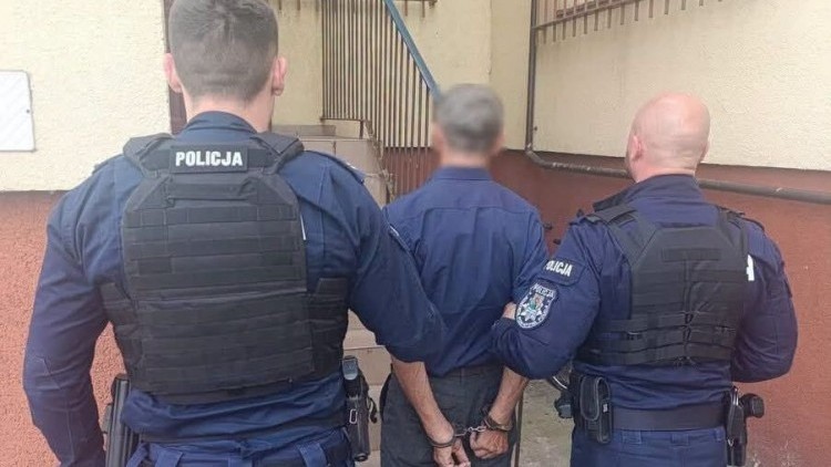 Bił psa metalową rurką. 62-latek zatrzymany przez policjantów z Nowego Dworu Gdańskiego