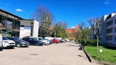 Mieszkańcy Starego Miasta w Malborku walczą o miejsca parkingowe. Remont i turyści pogłębiają problem