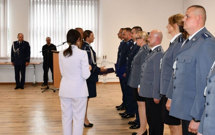 Malborscy policjanci świętowali swój dzień. Wręczono awanse i podziękowano za służbę