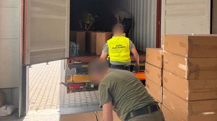 Ponad 6. mln papierosów w kontenerze z Chin. Kontrabanda ujawniona w…