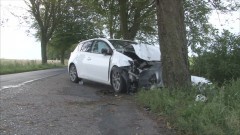 Toyota uderzyła w drzewo w Poliksach. 41-latka z obrażeniami ciała zabrana do szpitala  - 10.08.2016
