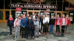 Szkolny wyjazd uczniów ze Szkoły Podstawowej w Bągarcie na spektakl  profilaktyczny " W pustyni i sieci" - 19.10.2017
