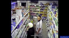 Elbląg: Policjanci poszukuja sprawcy kradzieży. Zobacz wideo z monitoringu. - 28.11.2017