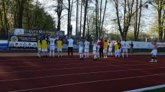 IV liga coraz bardziej się oddala. Porażka w hicie kolejki.