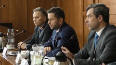 Minuta ciszy i apel radnych. Podczas IV sesji ponownie nie powołano szefów komisji stałych. Szczegóły w relacji. 