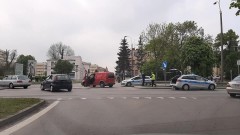 Zderzenie forda z volkswagenem w Malborku. Zobacz wideo i zdjęcia.
