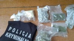 38-latek zatrzymany. Nowodworska policja zabezpieczyła prawie 2 kg narkotyków.