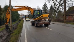 GDDKiA czyści i naprawia rowy przydrożne na drodze krajowej nr 55. Mieszkańcy&#8230;