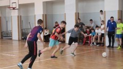 Drużyna JEDEN DWA TRZY zgarnęła Puchar Komendanta Komisariatu Policji w Nowym Stawie.