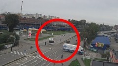 Niebezpieczny manewr kierowcy autobusu miejskiego na Wojska Polskiego w Malborku.