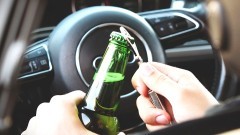 Dzierzgoń. Dachowanie BMW – kierowca miał prawie 2 promile alkoholu.