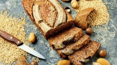 Chlebek bananowy: przepis, który podbija internet i kubki smakowe – spróbuj!