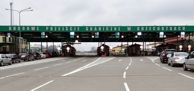 Więzienie i praca na cele społeczne za znieważenie funkcjonariusza&#8230;