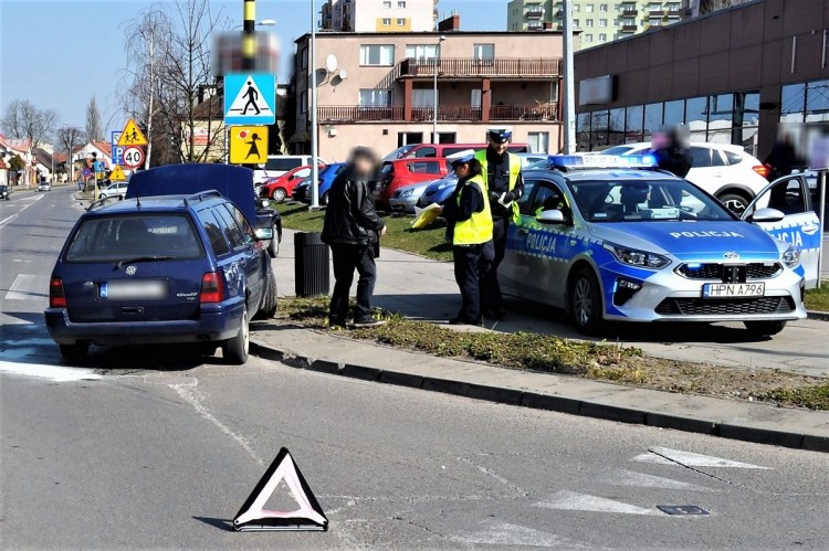 W wyniku zderzenia dwóch aut, jedna osoba trafiła do szpitala.  