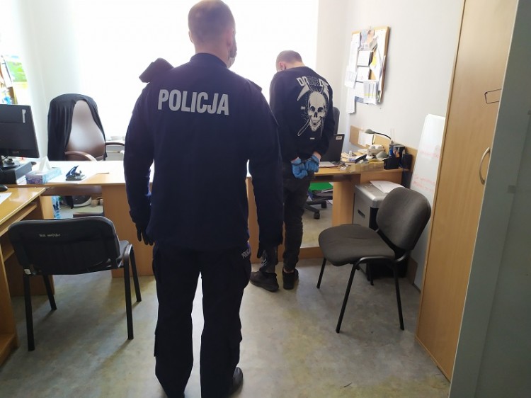 Podpalacz klatek schodowych w rękach policji.