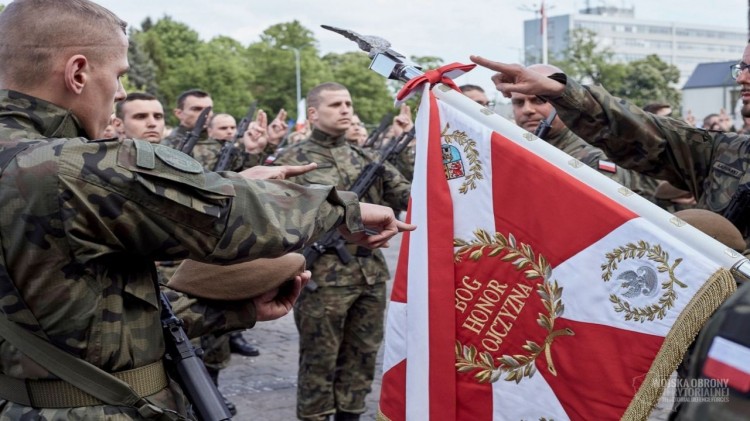 Pomorscy terytorialsi zbierają pieniądze na sztandar. 