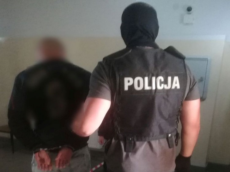 Malbork. Zaatakował ekspedientkę nożem. Został zatrzymany na gorącym…