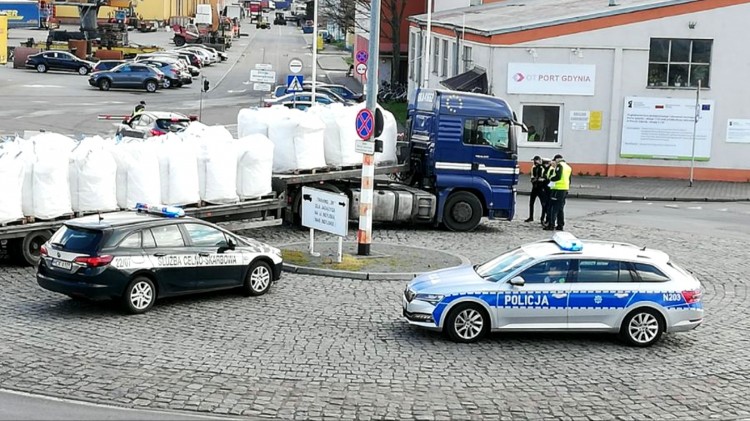 KAS. Przewoził niezabezpieczony ładunek.