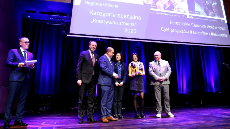 Europejskie Centrum Solidarności z nagrodą Marszałka Województwa Pomorskiego.