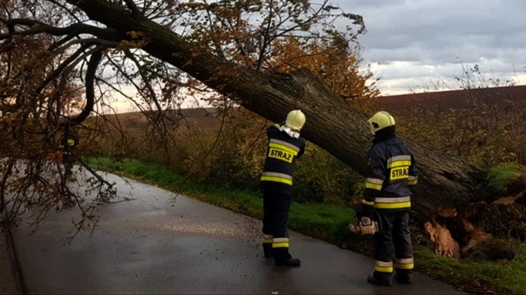 W weekend załamanie pogody. Policjanci apelują o zachowanie ostrożności.