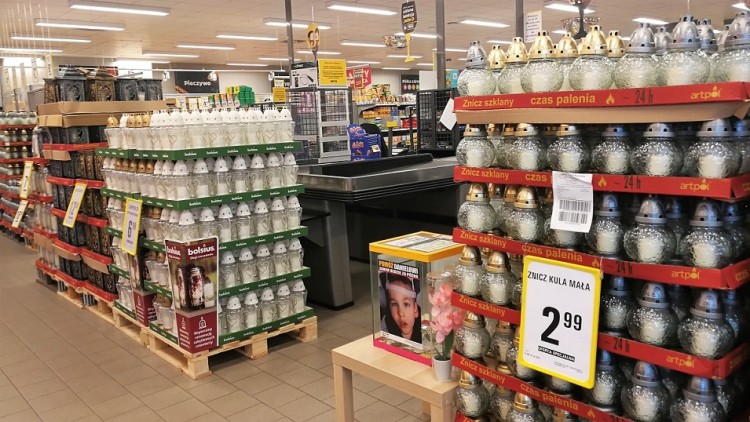 Drożyzna uderza w znicze. W sklepach jest średnio o 19 proc. drożej…