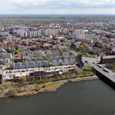 Malbork. Budowa kamieniczek na Starym Mieście z lotu ptaka - kwiecień…