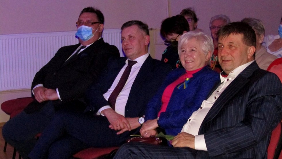 Stare Pole. Gminny Dzień Kobiet - Michał Milowicz porwał publikę do tańca.