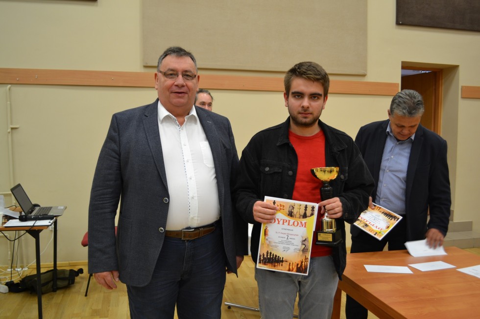 Stare Pole. Jesienny Turniej Szachowy - Kacper Skrzypczyński zdobył Puchar Wójta Gminy.